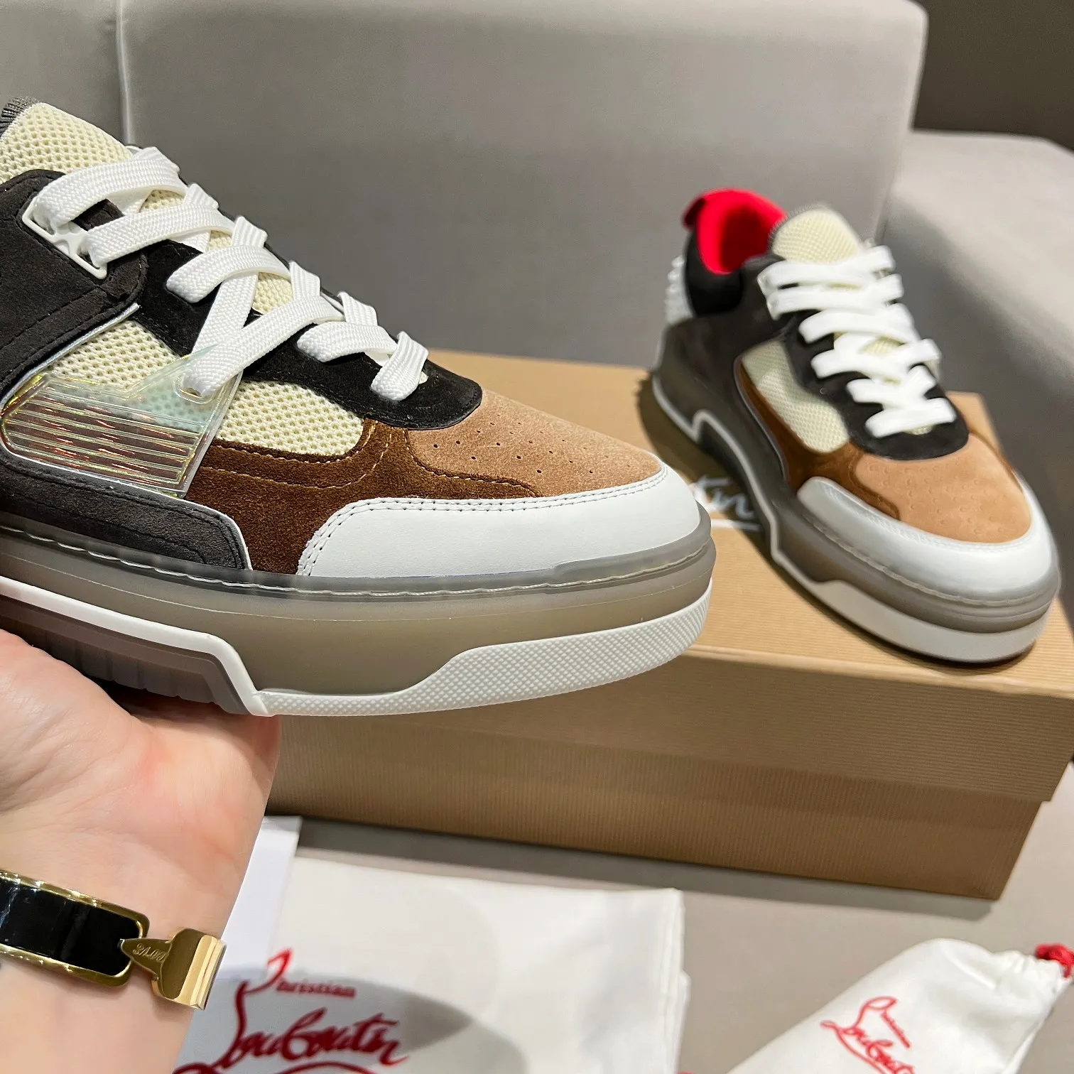Men's shoes 💰700 🌹🌹🌹̋ Wang Junkai Yang Mi Xu Kai Zhang Jingyi Ding Chengxin Chen Muchi Wang Ziyi Same style Christian Louboutin 2024 [New product] ASTROLOUBI unisex thick-soled sports shoes red-soled shoes perfectly integrate fashion and sports, The fabrics are made of luxurious calfskin, soft suede, smooth satin and laminated leather, and the back is decorated with classic rivets. The interior is blended with a knitted tongue for added durability, breathability and quick-drying comfort. The outsole is made of a combination of EVA foam and imported rubber, and the colorful CL iconic letters on the side of the outsole show the brand's unique style. It is a ceiling-level comfortable skate shoe! ! ! Multiple colors available, currently men’s sizes 39--45